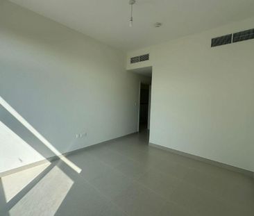 Steps from amenities | Large plot | Spacious - Photo 3