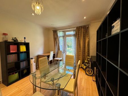 Fairfield Crescent, Edgware, HA8 - Photo 2