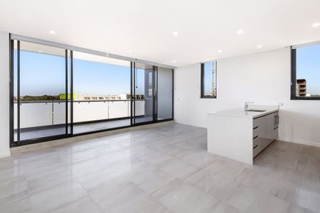 Unfurnished 3-Bed I Corner Unit I Pool & Gym - Photo 3