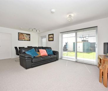 3 bedroom detached house to rent - Photo 4