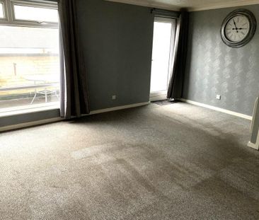 3 bedroom flat to rent - Photo 1