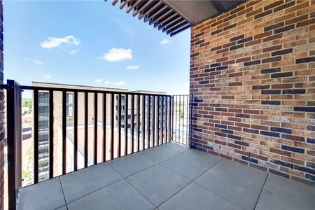 Excellent one-bedroom, one-bathroom flat within Wimbledon Grounds, this prestigious new development next to the AFC Wimbledon Stadium. The apartments all have generous balconies, lift access, secure bike storage and landscaped communal gardens. - Photo 5