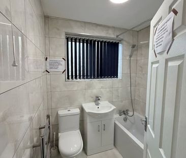 Room in a Shared House, Hanover Square, LS3 - Photo 1