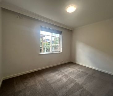 Large 2 Bedroom Apartment with Duct Heating - Photo 1