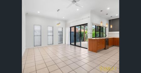 Stunning Family Home in Prime Springfield Lakes Location. Walk To the Train Station - Photo 2