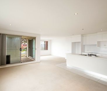 Fantastic Watson Location 3-Bed Unit with 2 Bath & 2 Car Spaces - Photo 1