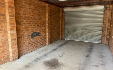 Great Two Bedroom Unit! - Photo 2