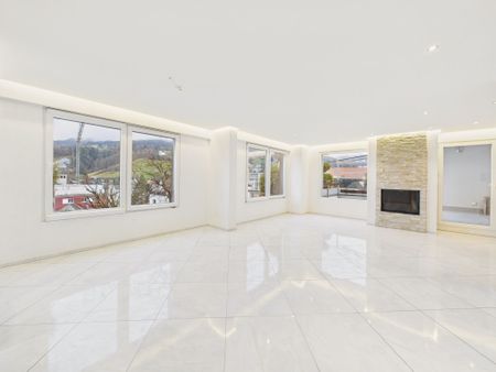 Exclusive 3.5-room duplex apartment with mountain view in Kriens - Photo 2