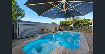 Stunning 4 Bedroom Home with A/C, Pool and 2 Street Access - Photo 3