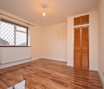 Detached House to rent - Mount Road, Rochester, ME1 - Photo 5