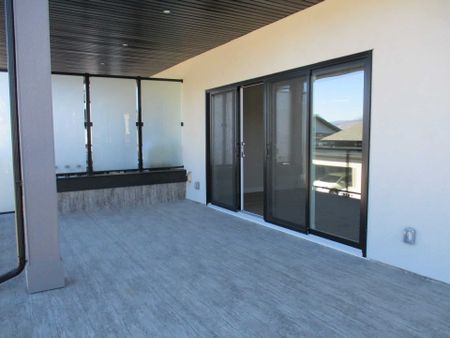 Executive 3bed 3bath Duplex; Mezzo – Available November 1st - Photo 2