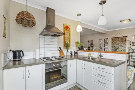 101a Apu Crescent, Lyall Bay - Photo 3