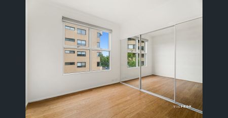 LOCATION! SIZE! LIFESTYLE! RENOVATED! - Photo 5