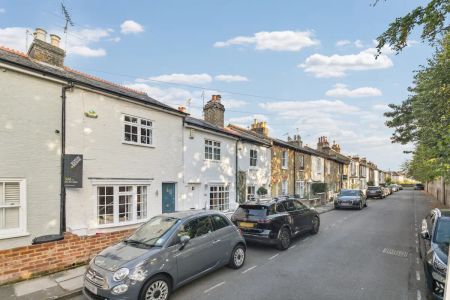 2 bedroom house in Mortlake - Photo 2