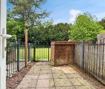 All Saints Crescent, Westbury, BA13 - Photo 4