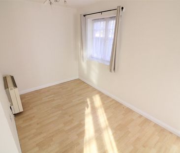 Warwick Road, West Drayton - Photo 3