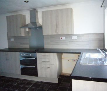 3 bedroom end of terrace house to rent - Photo 6