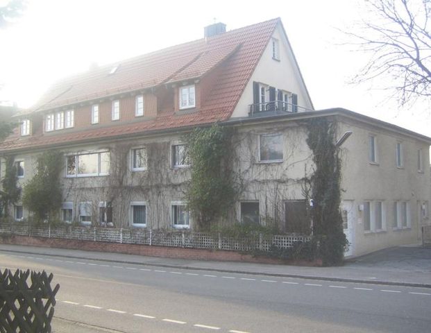 Helle 4,5-Zimmer-Wohnung im Stil eines Eckhauses m. Einbauküche - Foto 1