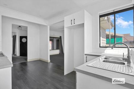 Beautifully renovated - Photo 5