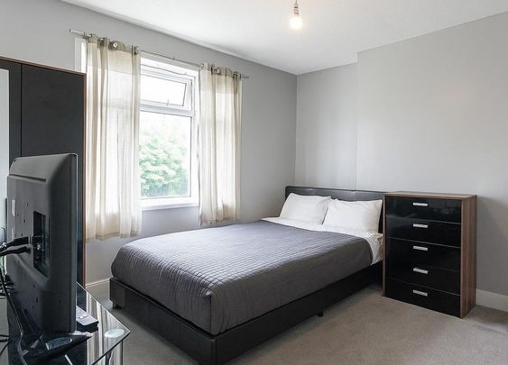 1 bedroom in a house share to rent - Photo 1