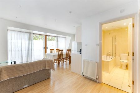 Chiswick High Road, London, W4 flat to rent - Photo 2