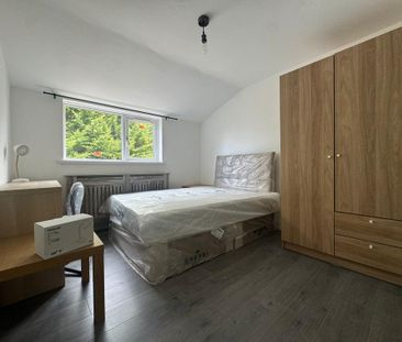 5 bedroom end of terrace house to rent - Photo 6
