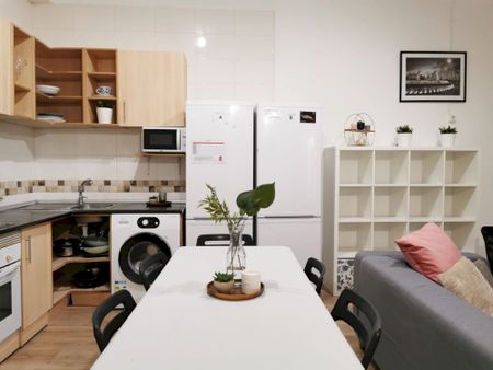 Nice room in Preciados, Madrid - Photo 3