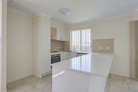 Spacious Family Home In Big Sky Estate Coomera. - Photo 5