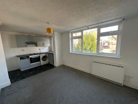 2 bedroom flat to rent - Photo 2