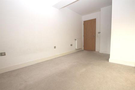 2 bedroom Apartment to let - Photo 2