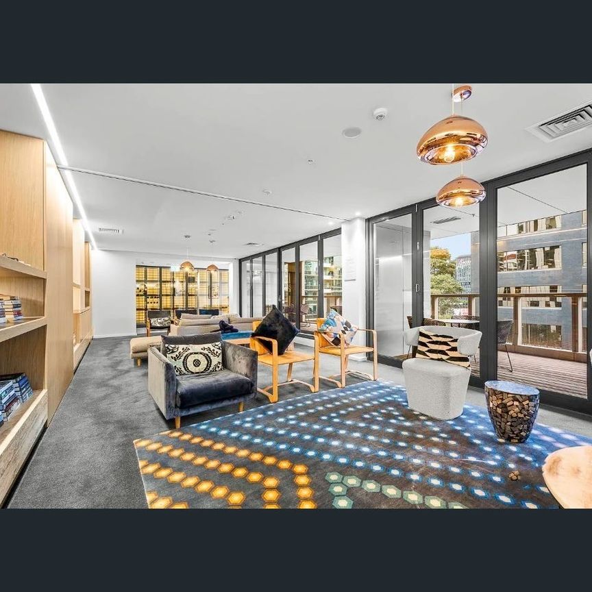 Stunning Inner City Living - Photo 1