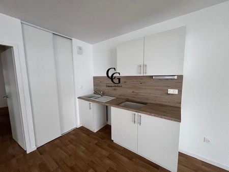 Location Appartement 3 pièces 75m² LES SORINIERES 44840 - Photo 4