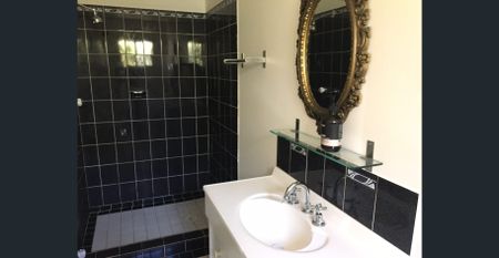 More than meets the Eye - Photo 5