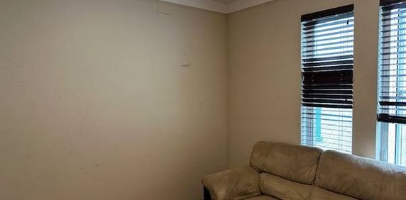 unfurnished 2 br + bath Apartment - Photo 2