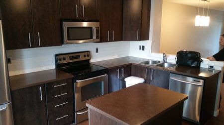 Beautiful 2 ensuited bdrms townhome for rent in Airdrie - Photo 4