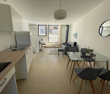 Location Appartement 3 pièces 57m² MARSEILLE 1er - Photo 1