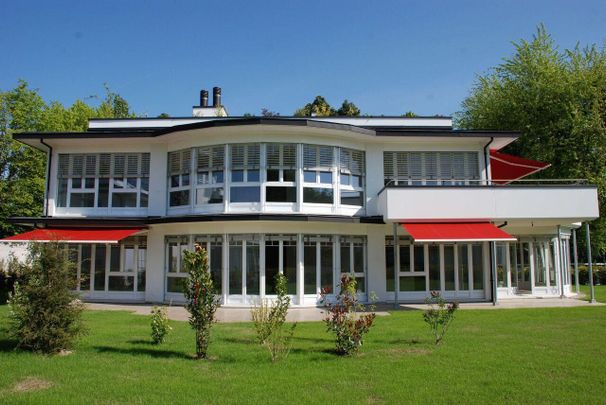 Superb ground floor with private garden in secure residence - Photo 1