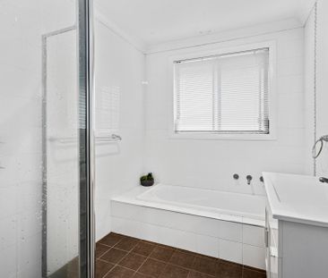 Beautifully Presented 3 Bedroom Villa - Photo 4