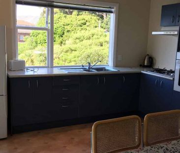 Spacious, sunny, secure two double bedroom flat - Photo 5