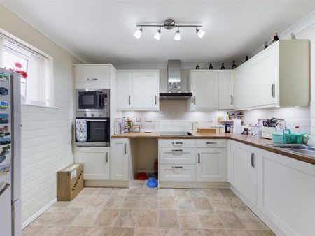2 bedroom apartment to rent - Photo 4