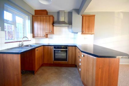 3 bedroom semi-detached house to rent - Photo 3