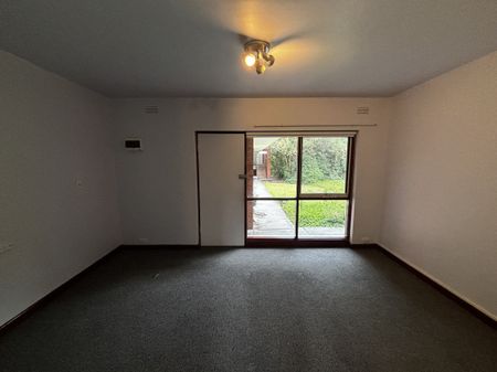 5 / 8 Walnut Street, CARNEGIE - Photo 2