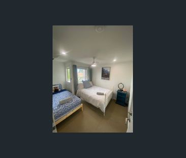 Coastal dream - 2 bedroom and Den - Photo 5