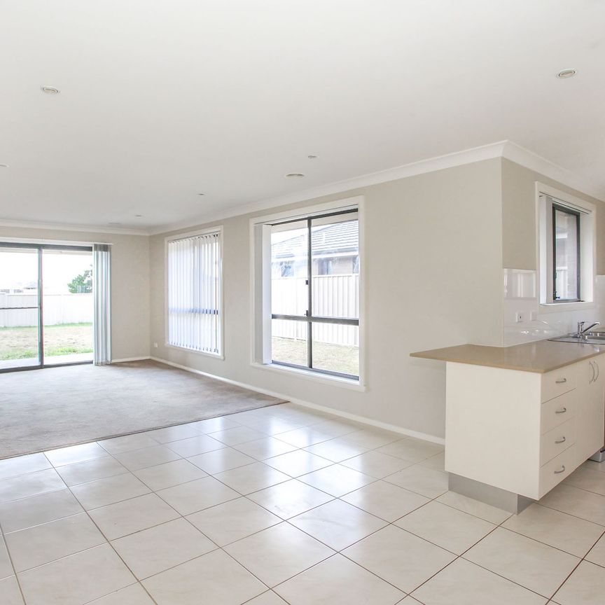 16 Onyx Place, Orange. - Photo 1