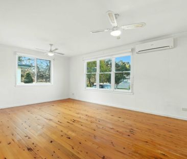 Charming 3-Bedroom Home in the Heart of Hobartville! - Photo 5