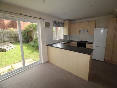 3 bedroom semi-detached house to rent - Photo 4