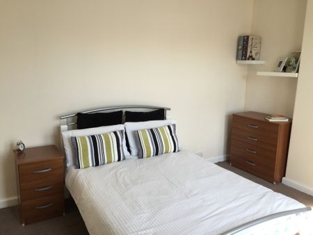 5 Bedroom End Of Terrace To Rent in Lenton - Photo 4