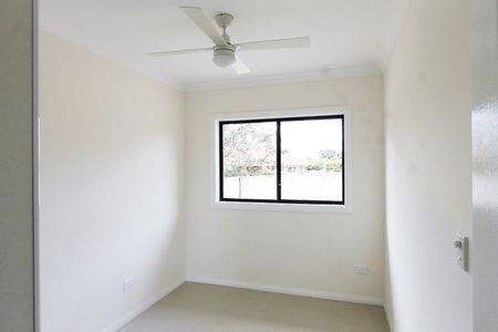 MODERN GRANNY FLAT WITH LOCK UP GARAGE !!! - Photo 4