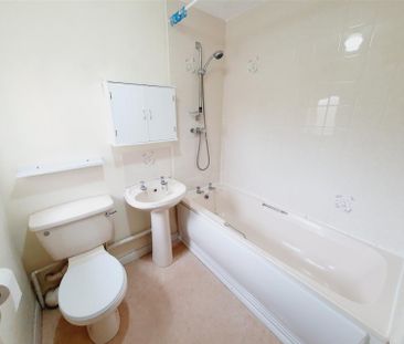 2 Bedroom Flat to Rent in Chatsworth Avenue, Kettering, Northampton... - Photo 4