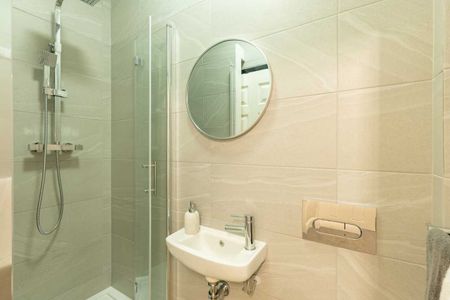 Room 1 - Photo 5